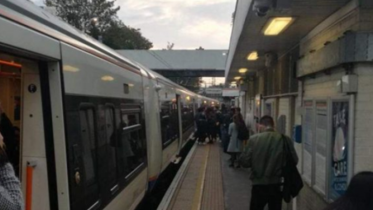 Πανικός στο μετρό του Λονδίνου όταν ένας άνδρας εκτός ελέγχου μαχαίρωσε έναν επιβάτη στο στήθος 