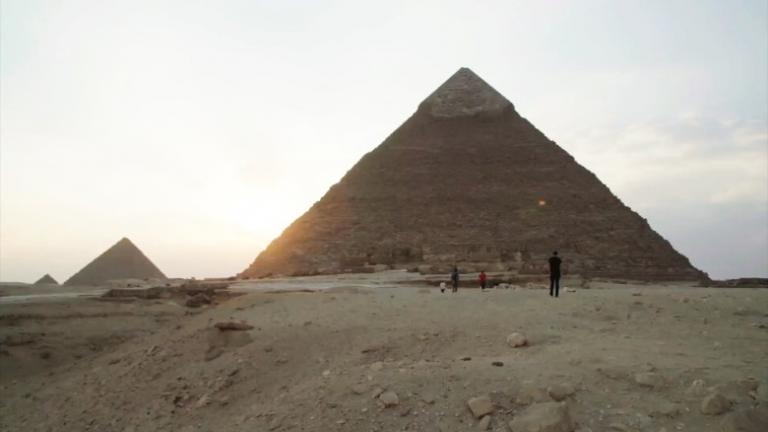 Έρευνα για το γυμνό ζευγάρι στην Πυραμίδα του Χέοπα 