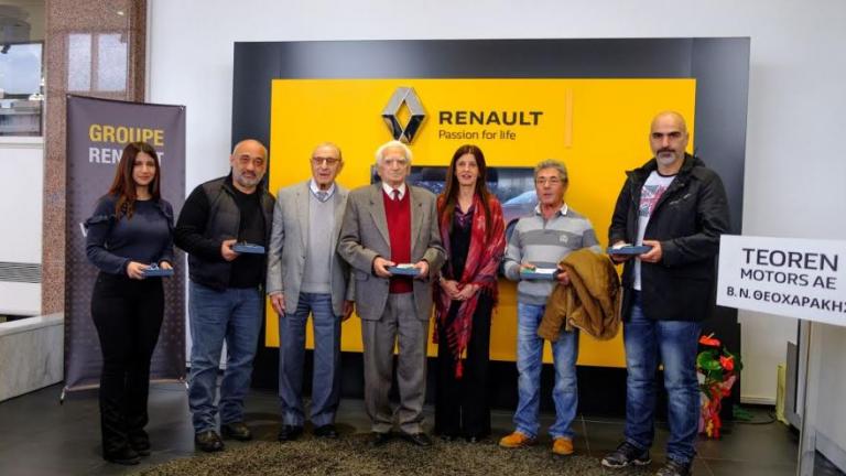 H Renault παρέδωσε στους πυρόπληκτους στο Μάτι πέντε CLIO