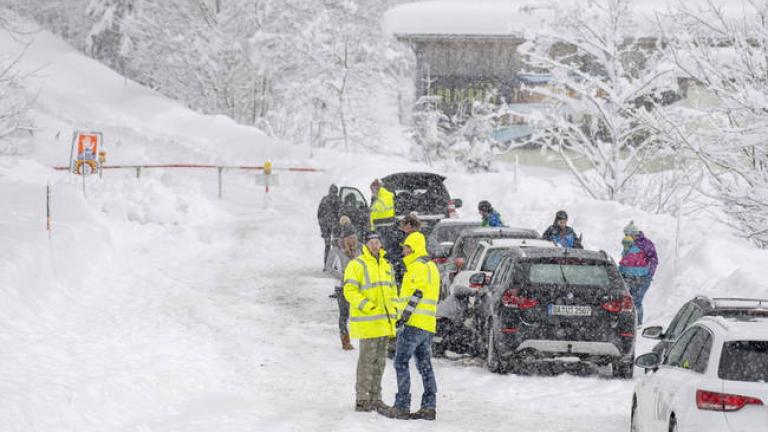 Σφοδρές χιονοπτώσεις συνθέτουν το σκηνικό του καιρού και σε πολλές περιοχές της Αυστρίας