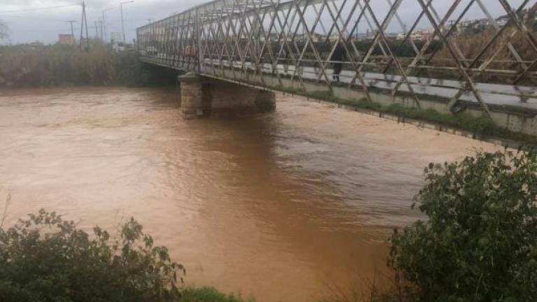 Πλημμύρες στη Λακωνία: Φούσκωσε ο Ευρώτας, υπερχείλισαν παραπόταμοι και καταστράφηκαν χωράφια