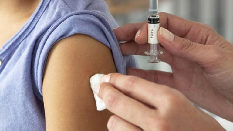 Εντολή στον Ε.Ο.Φ. για την άμεση εισαγωγή επιπλέον 50.000 αντιγριπικών εμβολίων, έδωσε το υπουργείο Υγείας, την ώρα που τα κρούσματα αυξάνονται