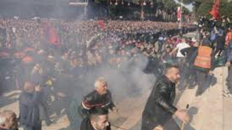 Κλιμακώνεται η πολιτική αντιπαράθεση στην Αλβανία - Σε ύψιστη ετοιμότητα ο Στρατός