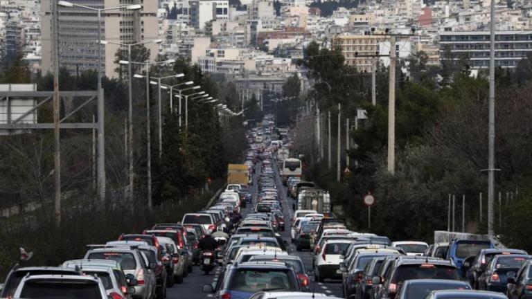 Τεράστιες ουρές αυτοκινήτων στους δρόμους της Αττικής - Live η κίνηση