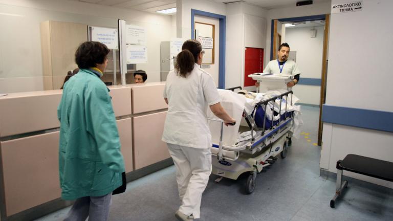 Στους 40 οι νεκροί από τη γρίπη - Σε κατάσταση πανικού οι πολίτες - «Φρακάρουν» τα νοσοκομεία