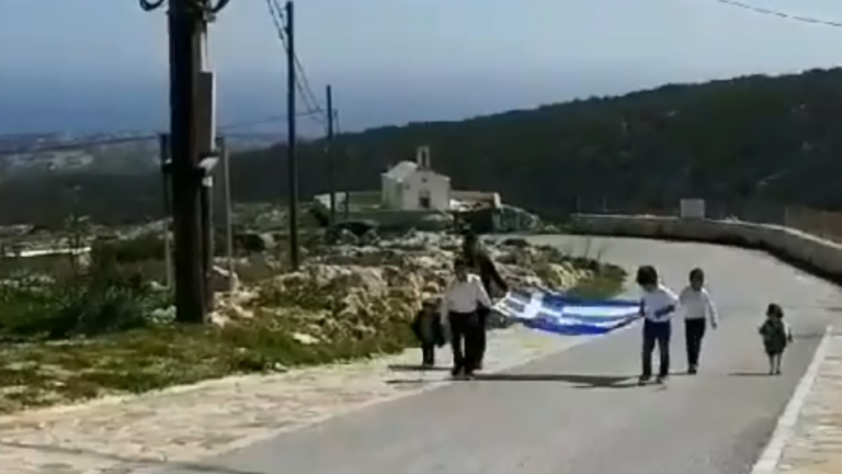 Τρεις μαθητές παρέλασαν με την ελληνική σημαία στη Γαύδο