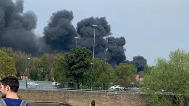 Πυρκαγιά και αλλεπάλληλες εκρήξεις σε κτήριο πιθανότατα μέρος εμπορικό κέντρου στο Ντέρμπι, στην κεντρική Αγγλία (photo-video)