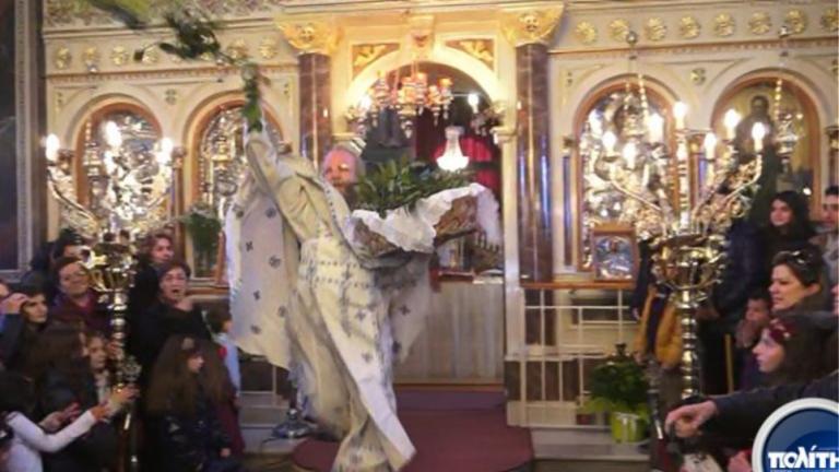 Χίος: Η εντυπωσιακή πρώτη Ανάσταση με τον «ιπτάμενο» παπά (ΒΙΝΤΕΟ)