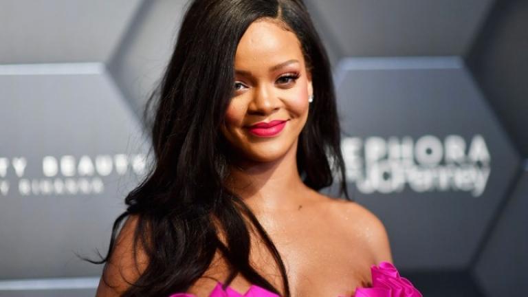 H Rihanna μετακόμισε στο Λονδίνο και οι θαυμαστές της ενθουσιάστηκαν