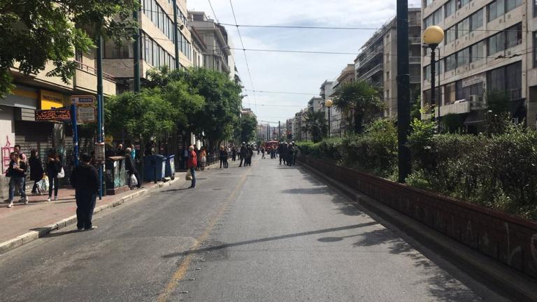 Σπάνε την Αθήνα... για τον Κουφοντίνα - Ταυτόχρονα επεισόδια έξω από τέσσερα πανεπιστήμια