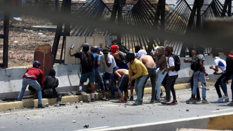 Βενεζουέλα: Ο Γκουαϊδό καλεί σε γενική απεργία, ενώ ο Μαδούρο δεσμεύθηκε να τιμωρήσει «τους προδότες»