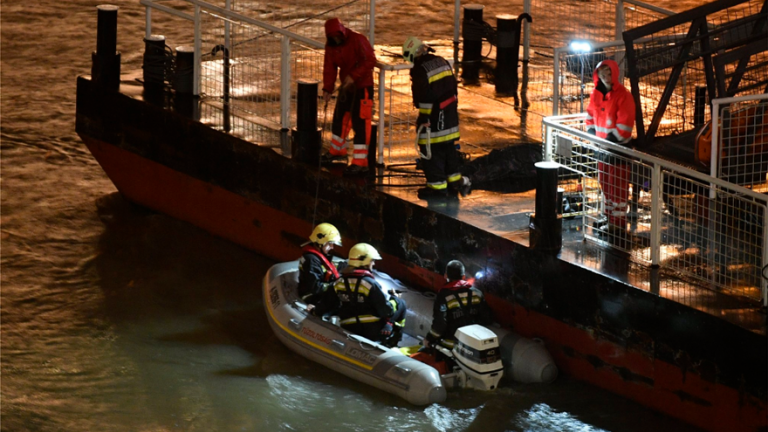 Στους 7 οι νεκροί στο ναυάγιο πλοίου που μετέφερε τουρίστες στον Δούναβη