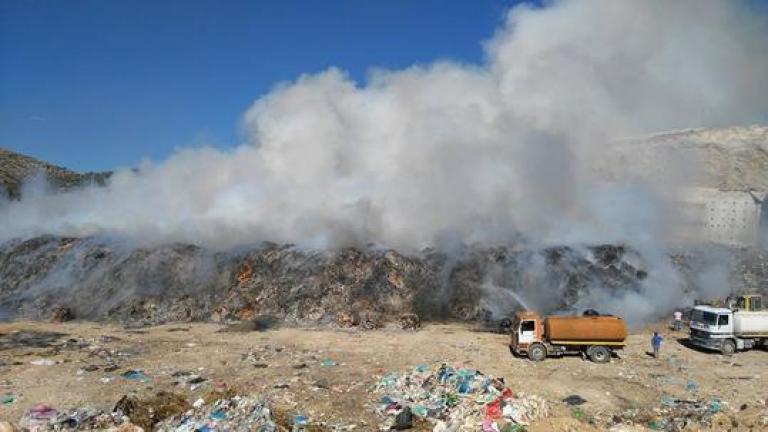 Προβλήματα στην αποκομιδή των σκουπιδιών εξαιτίας πυρκαγιάς στον ΧΥΤΑ Φυλής