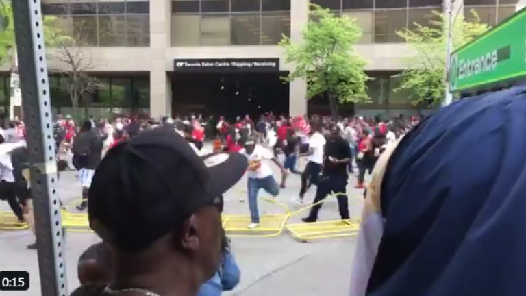 Τορόντο: Πυροβολισμοί και τραυματίες στην παρέλαση των Ράπτορς - Ποδοπατήθηκε κόσμος (photo-video)