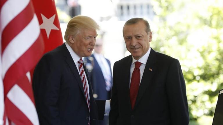 Κάνει πίσω ο Τραμπ και συζητά τώρα τις κυρώσεις κατά της Τουρκίας