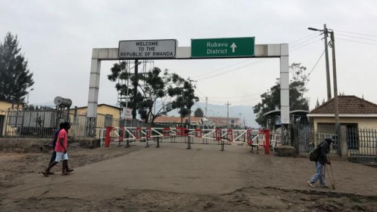 Ιός Έμπολα: Οι αρχές της Ρουάντας έκλεισαν τα σύνορα