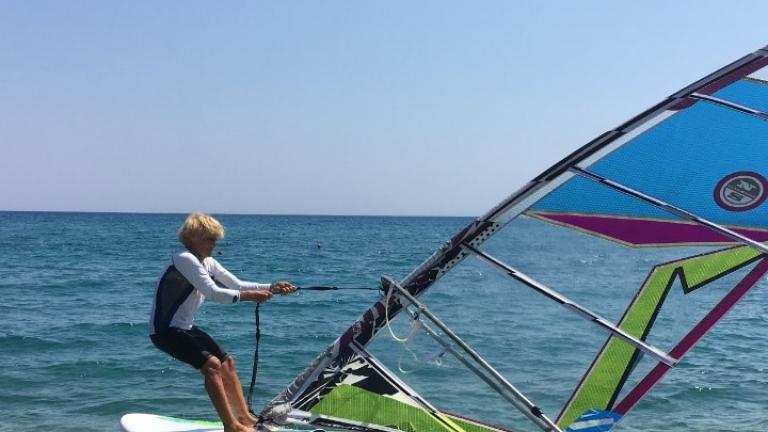 Το διάπλου Κεφαλονιάς - Κυλλήνης θα κάνει η 81χρονη Αναστασία με windsurf