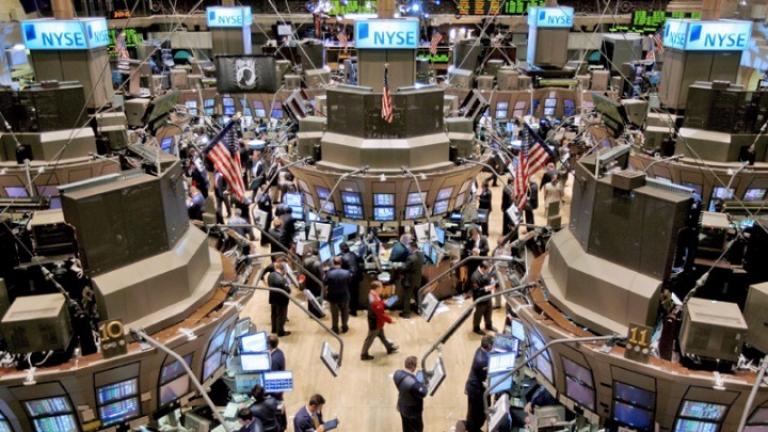 «Βούλιαξαν» οι βασικοί δείκτες της Wall Street με πτώση σχεδόν 3%