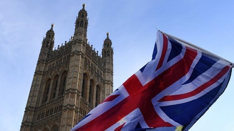 Βρετανία: Προβάδισμα 16% ο Τζόνσον έναντι Κόρμπιν, ενόψει της απόφασης του κοινοβουλίου για εκλογές