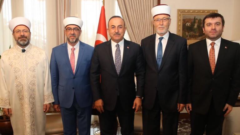 Ο Τσαβούσογλου είδε τους «ψευτομουφτήδες» και βρήκε ευκαρία να μιλήσει για «τουρκική μειονότητα» στην Θράκη