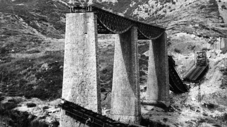 Σαν σήμερα 25 Νοεμβρίου 1942 Έλληνες αντάρτες ανατινάζουν τη γέφυρα του Γοργοποτάμου