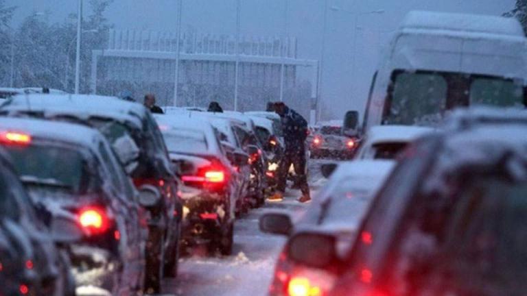 Καρατομήθηκε ο διοικητής του Β' τμήματος Αυτοκινητοδρόμων Αττικής για τις ευθύνες της Τροχαίας στο χτεσινό χάος στην Εθνική