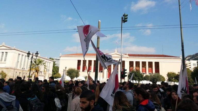 Κλειστό το κέντρο της Αθήνας - Σε εξέλιξη συλλαλητήριο μαθητών - φοιτητών για την επέτειο του Αλ. Γηγορόπουλου