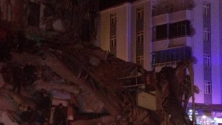 Φονικός σεισμός στην Τουρκία: Τουλάχιστον τέσσερις νεκροί από 6,8 ρίχτερ