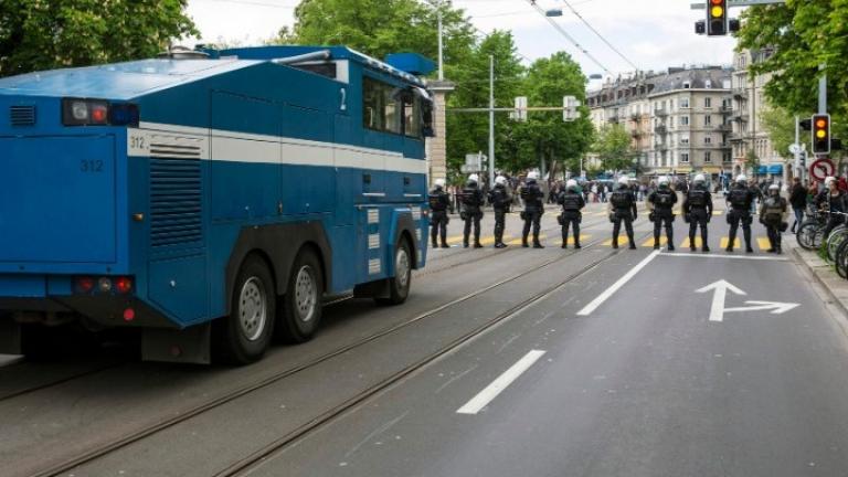 Παγκόσμιο Οικονομικό Φόρουμ: Δακρυγόνα και πλαστικές σφαίρες κατά διαδηλωτών στη Ζυρίχη