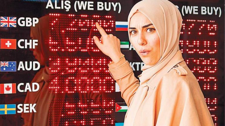 Funds στοιχηματίζουν στην πτώση της τουρκικής λίρας και διαλύουν την οικονομία του Ερντογάν