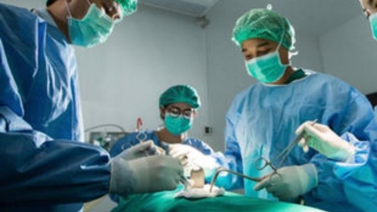 Κοροναϊός: Χειρουργεία μόνο για έκτακτα περιστατικά και αναστολή των απογευματινών ιατρείων