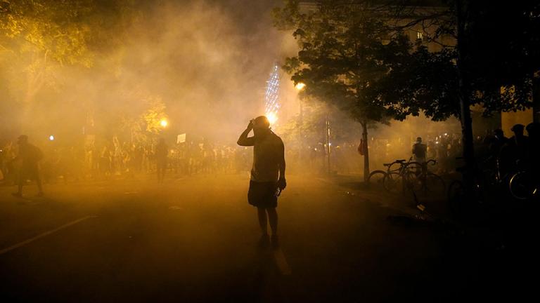 ΗΠΑ -θάνατος Τζ. Φλόιντ: Δακρυγόνα μπροστά στον Λευκό Οίκο, λεηλασίες στη Σάντα Μόνικα
