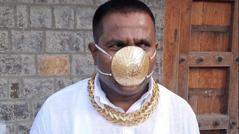 Ινδός πλήρωσε 3.500 ευρώ για μια χρυσή προστατευτική μάσκα