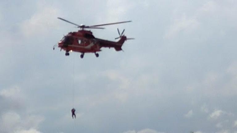 Εύβοια: Εντοπίστηκε ζωντανή μία γυναίκα - Διασώθηκε με ελικόπτερο