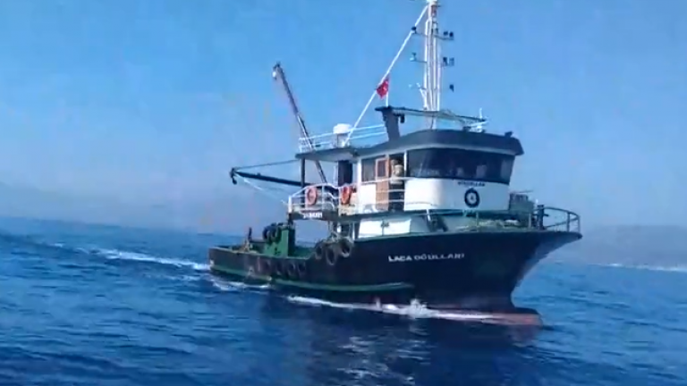 Σάμος: «Εισβολή» τούρκων ψαράδων - Φθάνουν μόλις 300 μέτρα από τις ακτές! (ΒΙΝΤΕΟ)