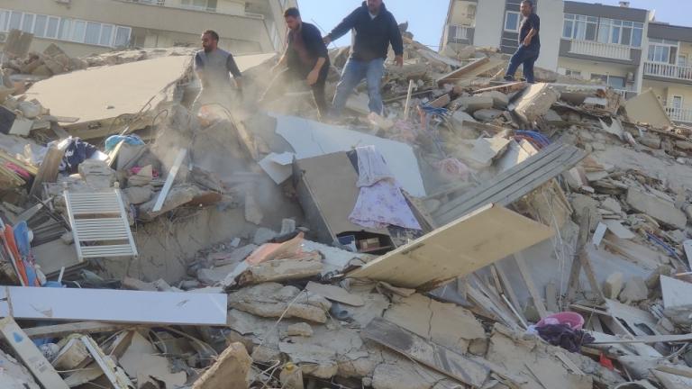 Σεισμός στο Αιγαίο - Σμύρνη: Τουλάχιστον έξι νεκροί και εκατοντάδες τραυματίες