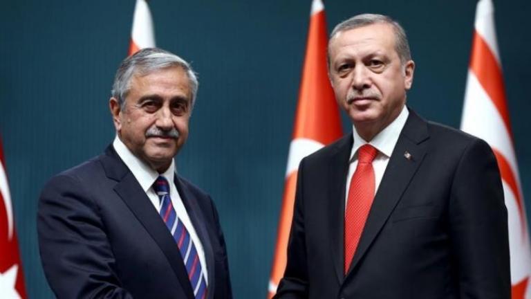 «Εκλογές» στα Κατεχόμενα: Ο Ακιντζί καταγγέλλει ότι δέχθηκε απειλές από Ερντογάν για να μην είναι υποψήφιος