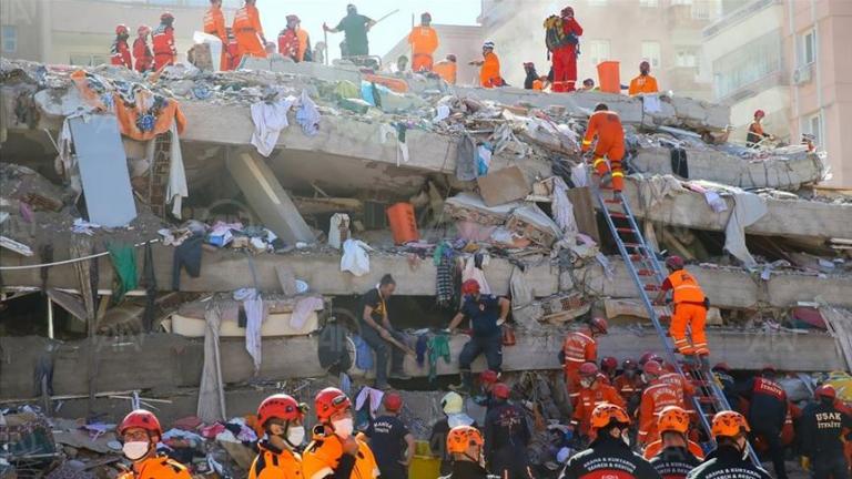 Σεισμός – Σμύρνη: Συγκλονιστική διάσωση 70χρονου - μεγαλώνει συνεχώς η λίστα των νεκρών (ΒΙΝΤΕΟ)