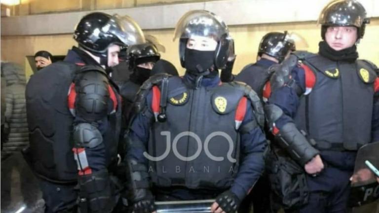 Με τουρκικές στολές οι Αλβανοί αστυνομικοί στις διαδηλώσεις στα Τίρανα