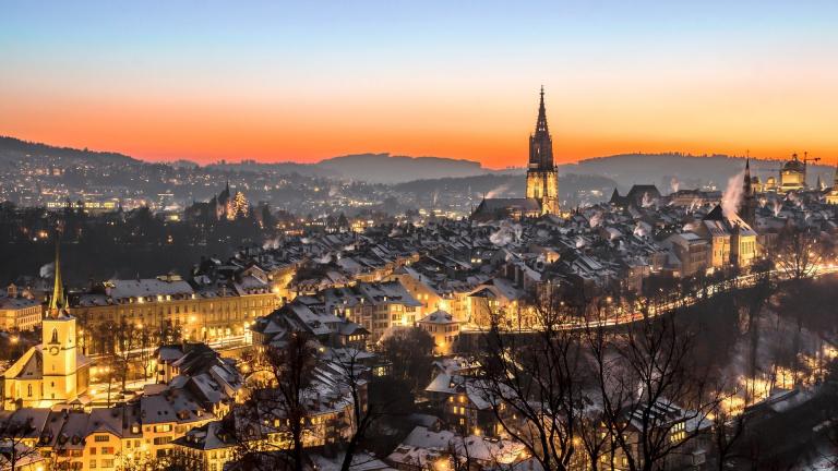 Προετοιμασίες για τις γιορτές στα ελβετικά θέρετρα σκι παρά τις πιέσεις από γειτονικές χώρες