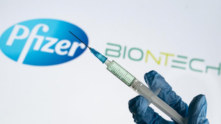 Ακόμη 200 εκατ. εμβόλια παραδίδει φέτος η Pfizer στην ΕΕ
