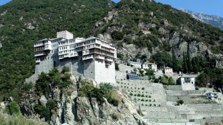 Συναγερμός στο Άγιον Όρος: 20 μοναχοί θετικοί στον κοροναϊό