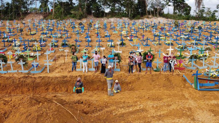 Εκατόμβες νεκρών εξαιτίας της Covid-19 τον Μάρτιο στη Βραζιλία