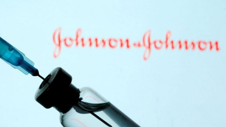 Οι αμερικανικές αρχές ζητούν τη διακοπή χορήγησης του εμβολίου της Johnson & Johnson
