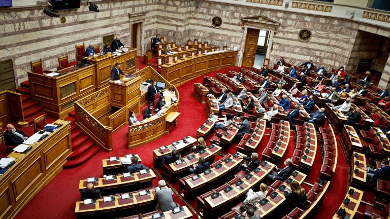 Βουλή: Ψηφίσθηκε το νομοσχέδιο για τη συνεπιμέλεια με 156 υπέρ - Καταψήφισαν οι βουλευτές της ΝΔ Μαριέττα Γιαννάκου και Όλγα Κεφαλογιάννη