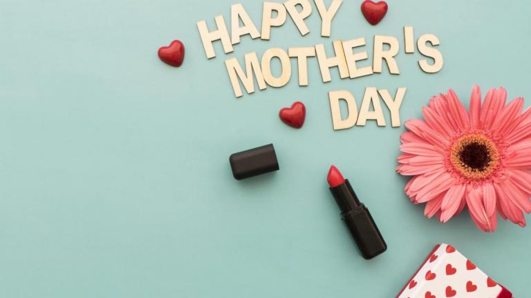 Διάσημοι Έλληνες μας συστήνουν τις μητέρες του με αφορμή την Γιορτή της Μητέρας (ΦΩΤΟ)