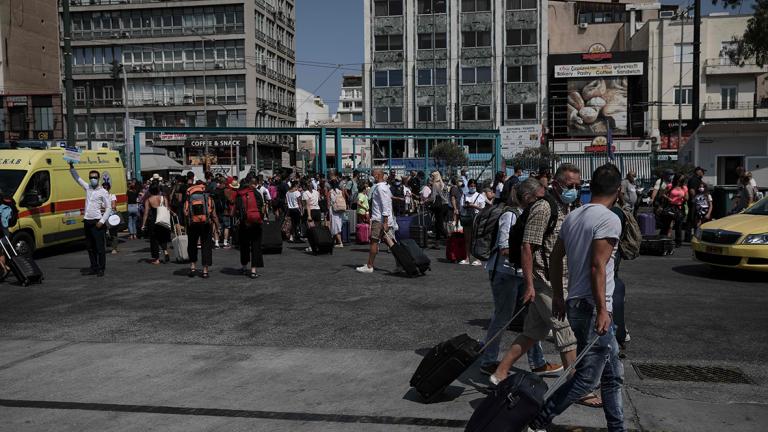 Κορονοϊός: Καλπάζει η μετάλλαξη Δέλτα - Προ των πυλών νέα μέτρα