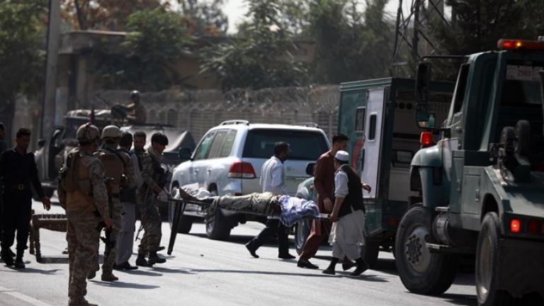 Αφγανιστάν: Τουλάχιστον πέντε άνθρωποι σκοτώθηκαν στο αεροδρόμιο της Καμπούλ, απομακρύνσεις Ρώσων και Ισπανων 