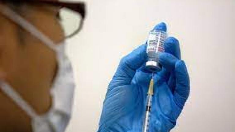 Νοσηλεύτρια παύθηκε των καθηκόντων της και θα περάσει από πειθαρχικό - Φέρεται να μην εμβολίαζε φίλους και συγγενείς αντιεμβολιαστές