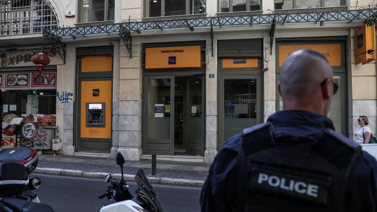 Ληστεία τράπεζας στην Αθήνα: Με λεία 13.000 διέφυγαν οι δύο ένοπλοι ληστές
